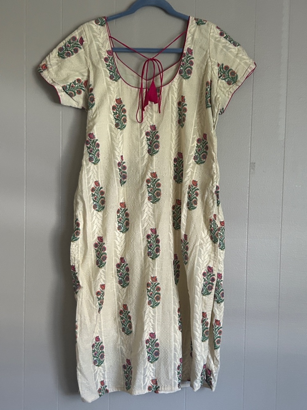 Vintage handmade embroidered night gown 50s-60s